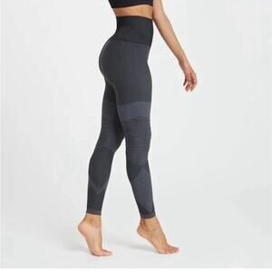 SPANX Seamless Moto Leggings black exercise athleisure workout casual Size XS